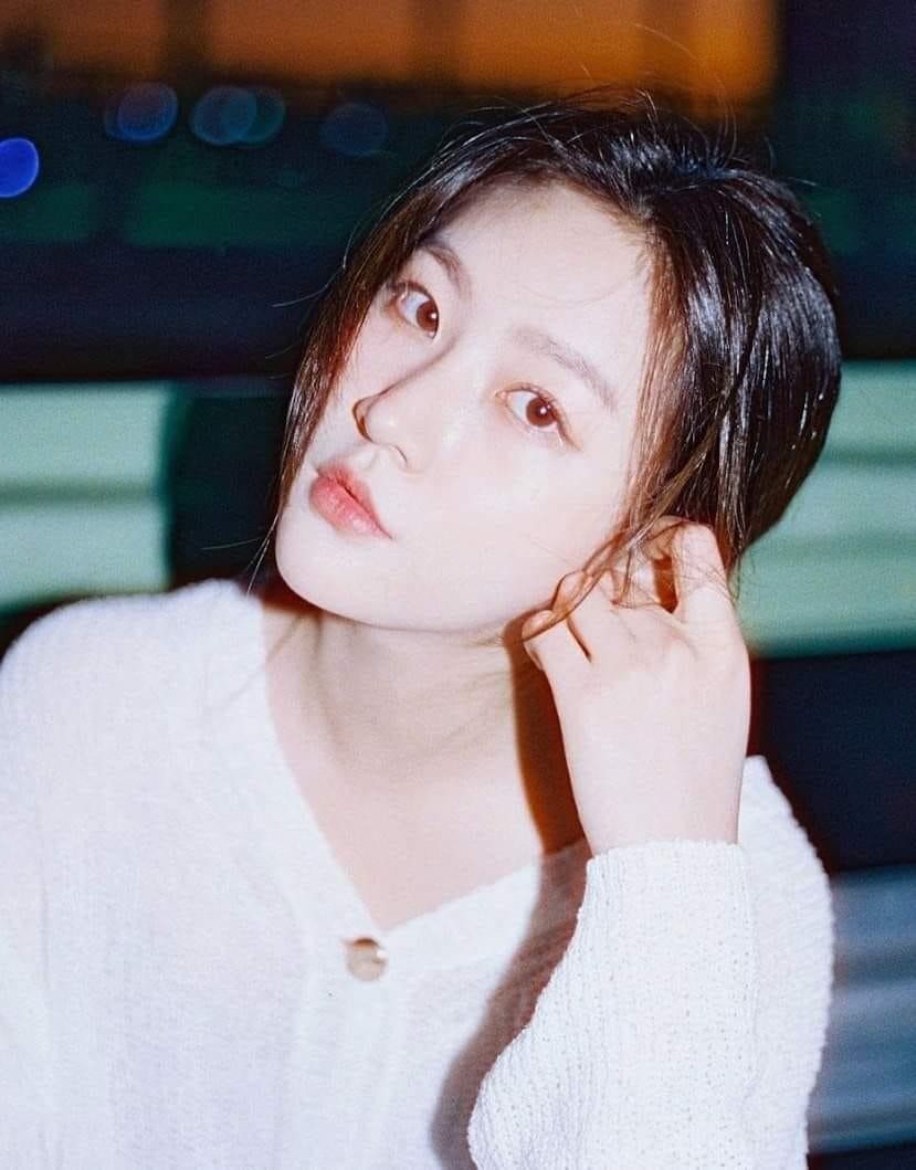 Thảm cảnh của Kim Sae Ron: Sốt 40 độ vẫn phải đóng phim nuôi cả nhà, tuổi thơ khốn khổ vì bạo lực học đường- Ảnh 5. Thảm cảnh của Kim Sae Ron: Sốt 40 độ vẫn phải đóng phim nuôi cả nhà, tuổi thơ khốn khổ vì bạo lực học đường- Ảnh 5.