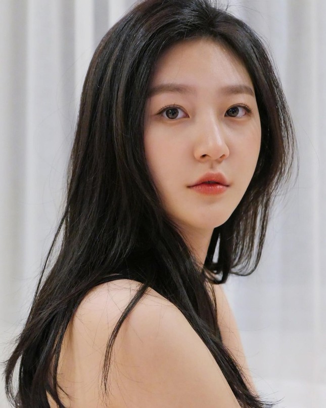 Thảm cảnh của Kim Sae Ron: Sốt 40 độ vẫn phải đóng phim nuôi cả nhà, tuổi thơ khốn khổ vì bạo lực học đường- Ảnh 6. Thảm cảnh của Kim Sae Ron: Sốt 40 độ vẫn phải đóng phim nuôi cả nhà, tuổi thơ khốn khổ vì bạo lực học đường- Ảnh 6.