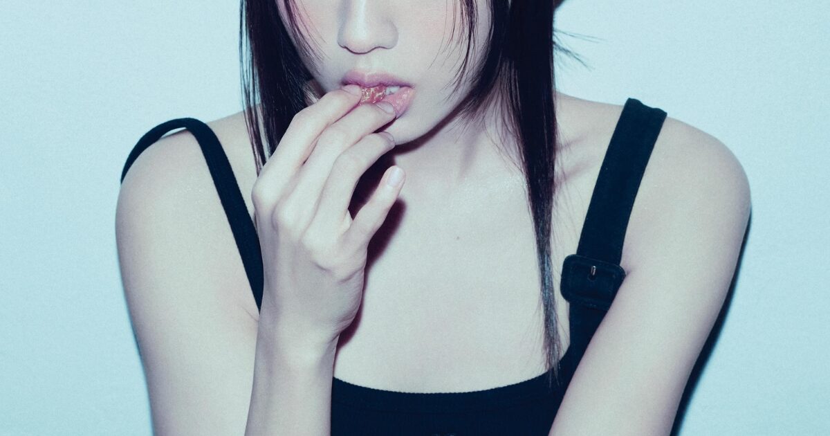 Top Actress Sparks Heated Debate For Asking Director To “Adore” Her On Set