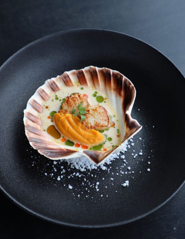 Seared Scallops with Saffron Cream Sauce