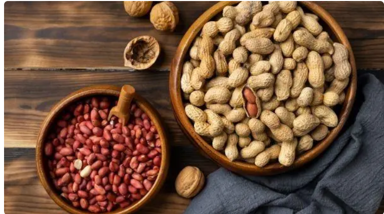 Before You Eat Peanuts Every Day, Read What Doctors Have to Say